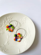 Load image into Gallery viewer, Elmer Flower Hoops
