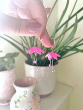 Load image into Gallery viewer, Glinda Flowers
