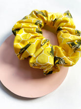 Load image into Gallery viewer, Bee Scrunchie

